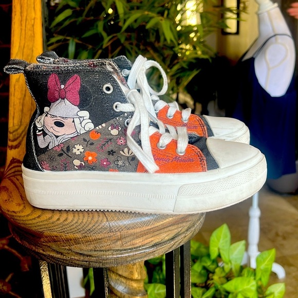 Minnie mouse platform, high tops, girls size 4 canvas very good condition - Picture 2 of 13